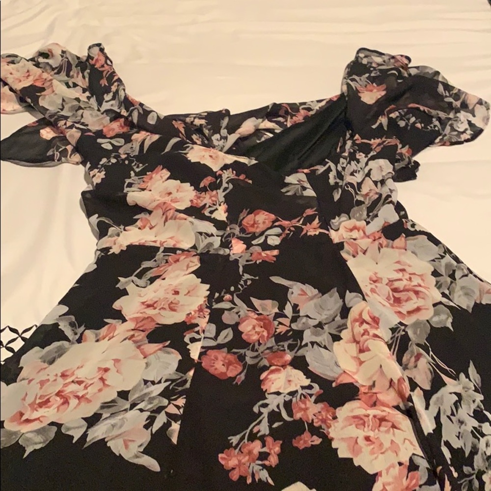 Petite Floral/Ruffle Cold Shoulder Maxi - Picture 4 of 5